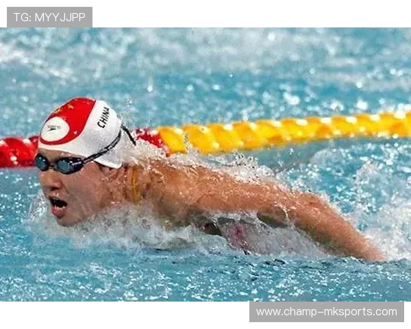 罗雪娟100米蛙泳传奇再现：昔日奥运冠军现身游泳馆指导青少年训练